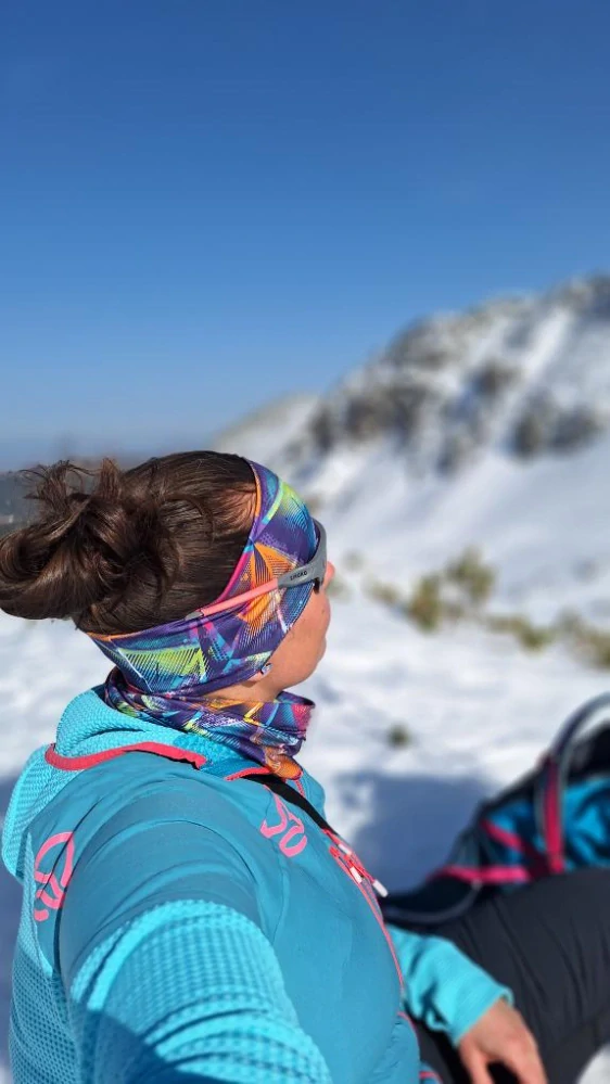 Sportovní nákrčník Purple triangles