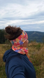 Sportovní čelenka Podzimní stromy